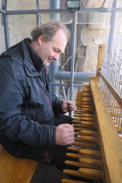 Werner Lamm spielt das Carillon